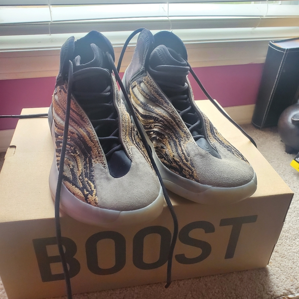 Yeezy Quatums